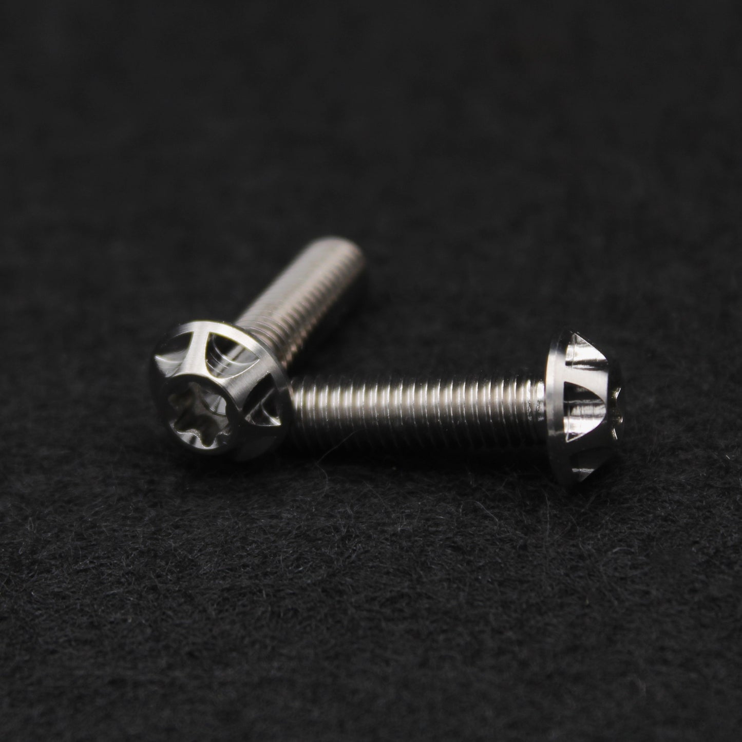 M8 Titanschrauben by FearCustomComposites